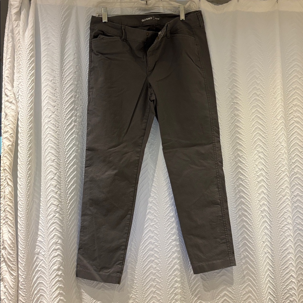Old Navy Charcoal Chino pixie pants grey twill tighter at the ankle.